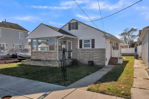102 W St Paul Ave, Wildwood Crest, NJ 08260