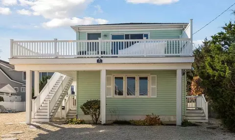 413 98th St #FIRST, Stone Harbor, NJ 08247