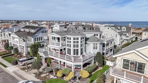 65 E 10th St, Avalon, NJ 08202