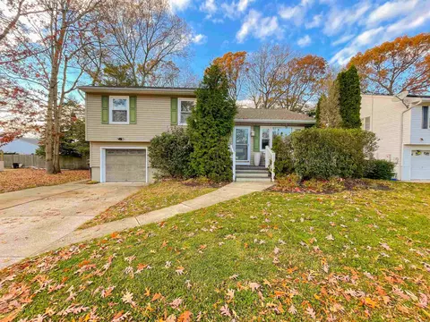 216 Sivia St, North Cape May, NJ 08204
