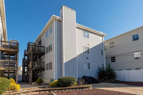 115 40th St #4F, Sea Isle City, NJ 08243