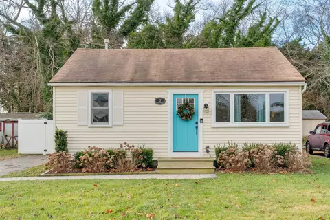 7 Parkway Dr, Cape May Court House, NJ 08210