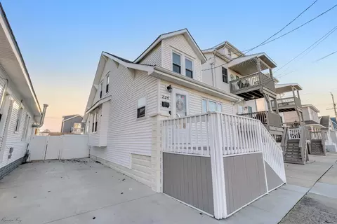 226 W Magnolia Ave, Wildwood, NJ 08260