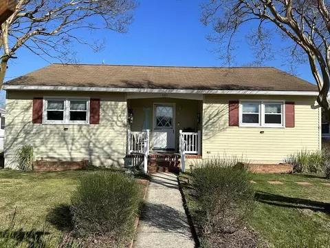 887 Spruce Ave, Erma, NJ 08204