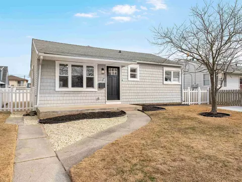 213 E Syracuse Ave, Wildwood Crest, NJ 08260