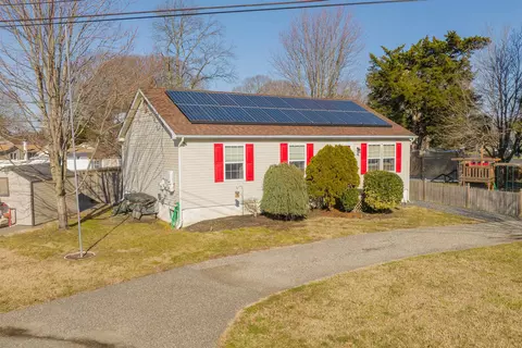 27 Matthews Ave, Villas, NJ 08251