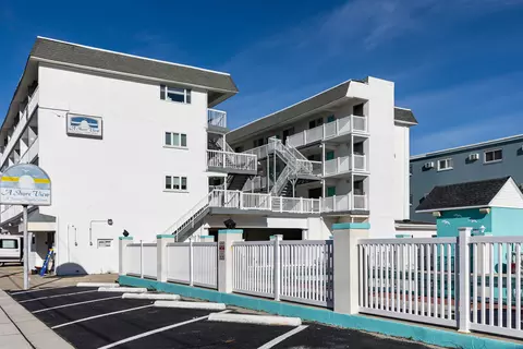 505 E 4th Ave #320, North Wildwood, NJ 08260