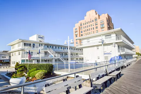 111 S Dudley Ave #210, Ventnor City, NJ 08406