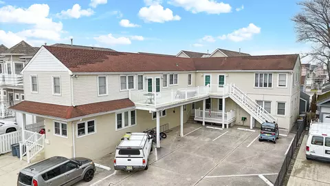 231 W Buttercup Rd #E, Wildwood Crest, NJ 08260