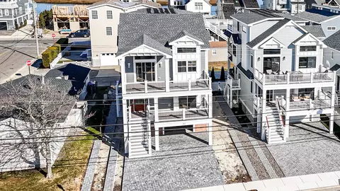 393 21st St, Avalon, NJ 08202