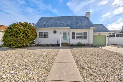 203 E Vineyard Ct, Cape May, NJ 08204