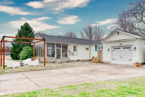 2 Walnut Ave, Villas, NJ 08251