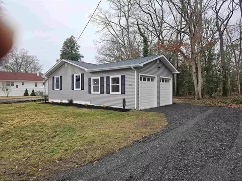 245 Chestnut Ln, Erma, NJ 08204