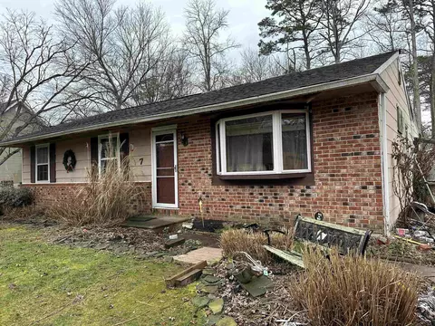 7 Siskin Ln, Dennis, NJ 08210