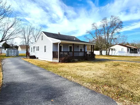13 3rd Ave, Cape May Court House, NJ 08210