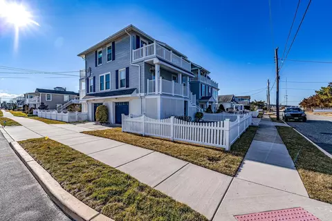 2 W Seacliff Ave #2, Strathmere, NJ 08248