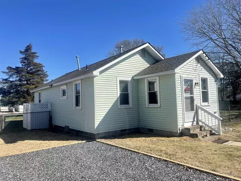 1 Warwick Rd, Villas, NJ 08251