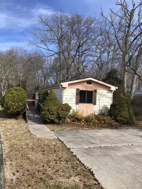 77 Breakwater Pl, North Cape May, NJ 08204
