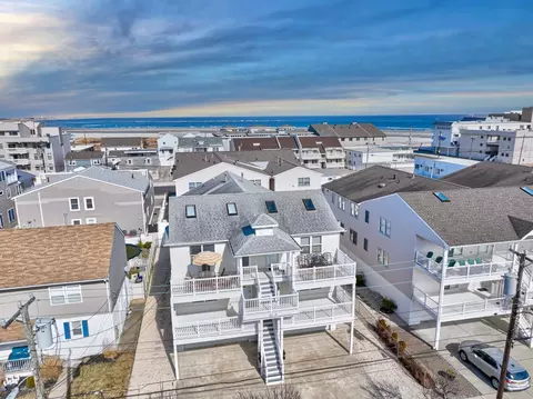 411 E 4th Ave #B, North Wildwood, NJ 08260