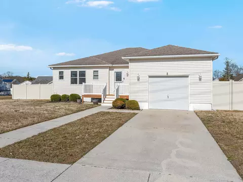 14 Centennial Dr, Rio Grande, NJ 08242