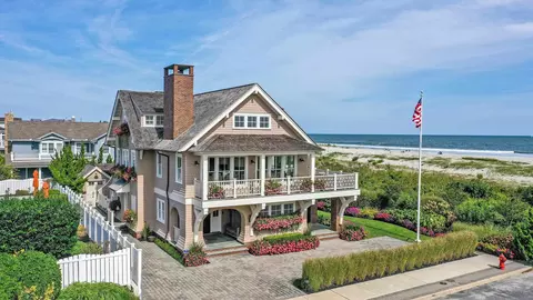 93 E 17th St, Avalon, NJ 08202
