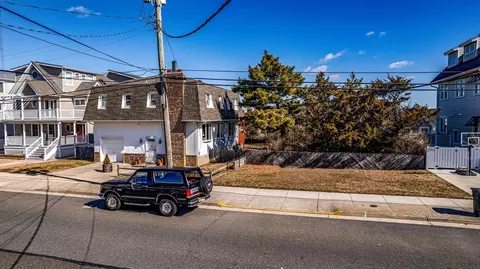 231 E 1st Ave, North Wildwood, NJ 08260