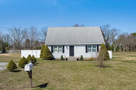 1 Meadow Creek Dr, Dennis, NJ 08210