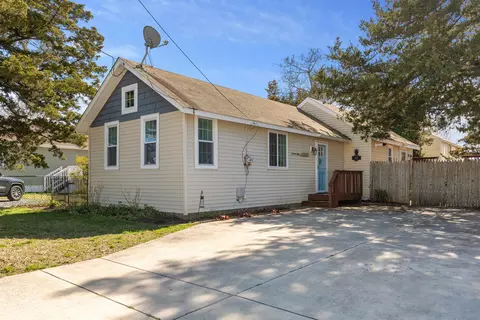 20 E New York Ave, Villas, NJ 08251