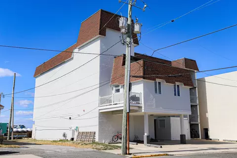 9511 Sunset Dr #200, Stone Harbor, NJ 08247