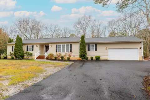 81 Honeysuckle Ln, Cape May Court House, NJ 08210