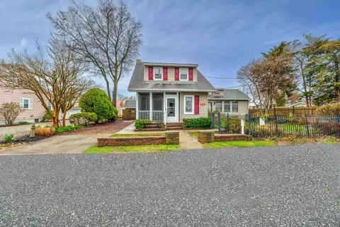 122 W Delaware Pkwy, Villas, NJ 08251