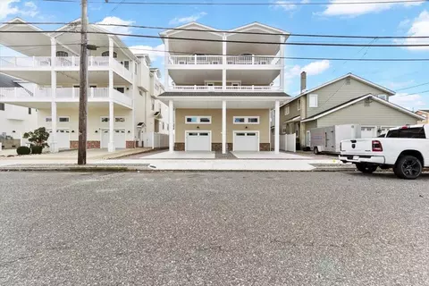 226 44th St #EAST, Sea Isle City, NJ 08243