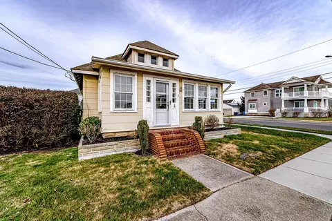 1 W Winthrop Ave, Strathmere, NJ 08248