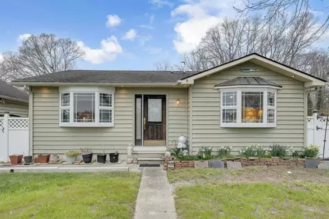 18 Carriage Ln, Erma, NJ 08204