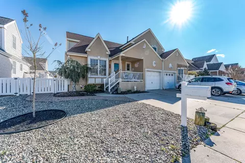 213 E Raleigh Ave, Wildwood Crest, NJ 08260