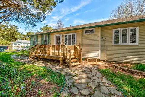 14 Golden Ln, Villas, NJ 08251