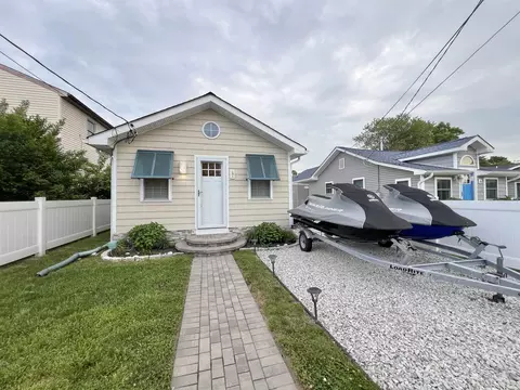 4 W Tampa Ave, Villas, NJ 08251