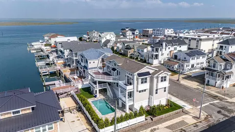 301 84th St, Stone Harbor, NJ 08247