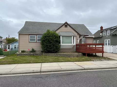135 W Crocus Rd, Wildwood Crest, NJ 08260