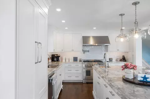 Kitchen - 43 E 26th St, Avalon, NJ 08202 photo 3 of 7