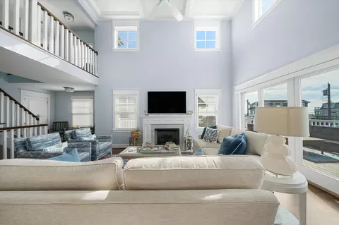 Living - 43 E 26th St, Avalon, NJ 08202 photo 3 of 7