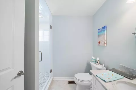 Bath - 43 E 26th St, Avalon, NJ 08202 photo 3 of 7