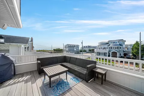 Exterior - 43 E 26th St, Avalon, NJ 08202 photo 8 of 11