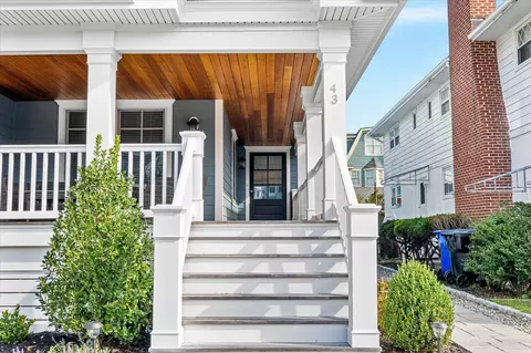 Exterior - 43 E 26th St, Avalon, NJ 08202 photo 2 of 11