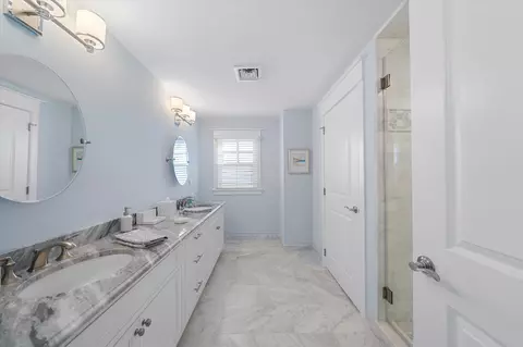 Bath - 43 E 26th St, Avalon, NJ 08202 photo 6 of 7