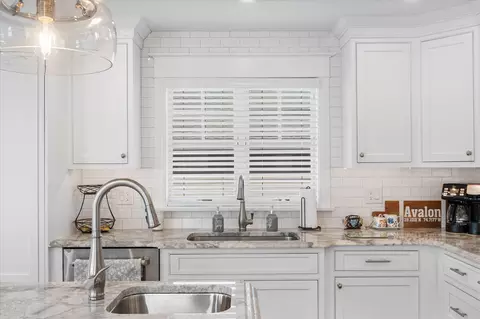 Kitchen - 43 E 26th St, Avalon, NJ 08202 photo 7 of 7