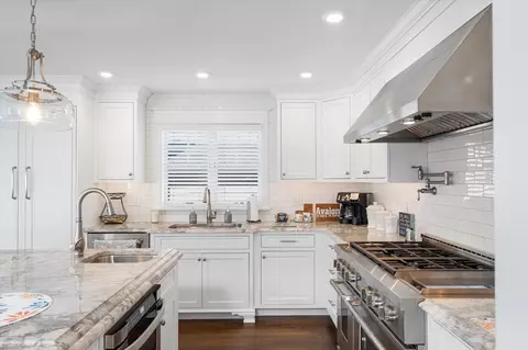 Kitchen - 43 E 26th St, Avalon, NJ 08202 photo 4 of 7