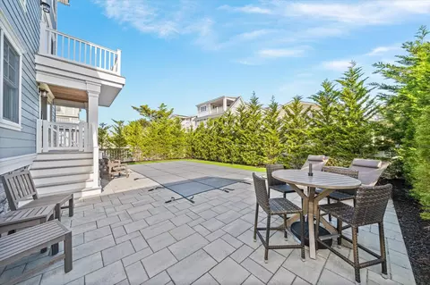 Exterior - 43 E 26th St, Avalon, NJ 08202 photo 4 of 11