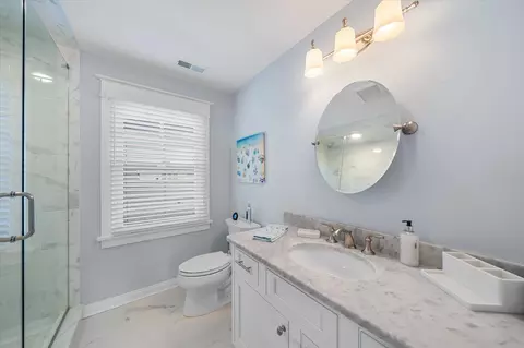 Bath - 43 E 26th St, Avalon, NJ 08202 photo 5 of 7