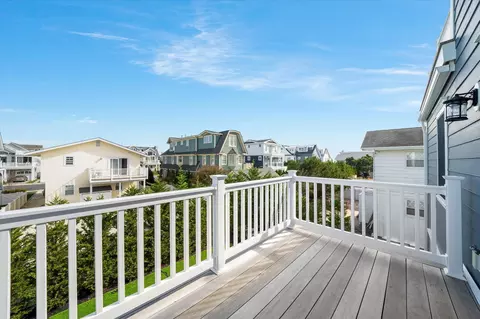 Exterior - 43 E 26th St, Avalon, NJ 08202 photo 10 of 11